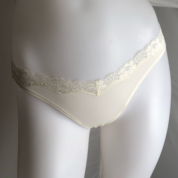 Maidenform Other - Maidenform Bodymates cream nylon thong panty